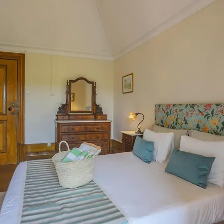 Outeiro Tuias - Manor House Гостевой дом 4*