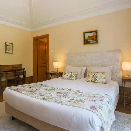 Гостевой дом Outeiro Tuias - Manor House Марку-ди-Канавезиш